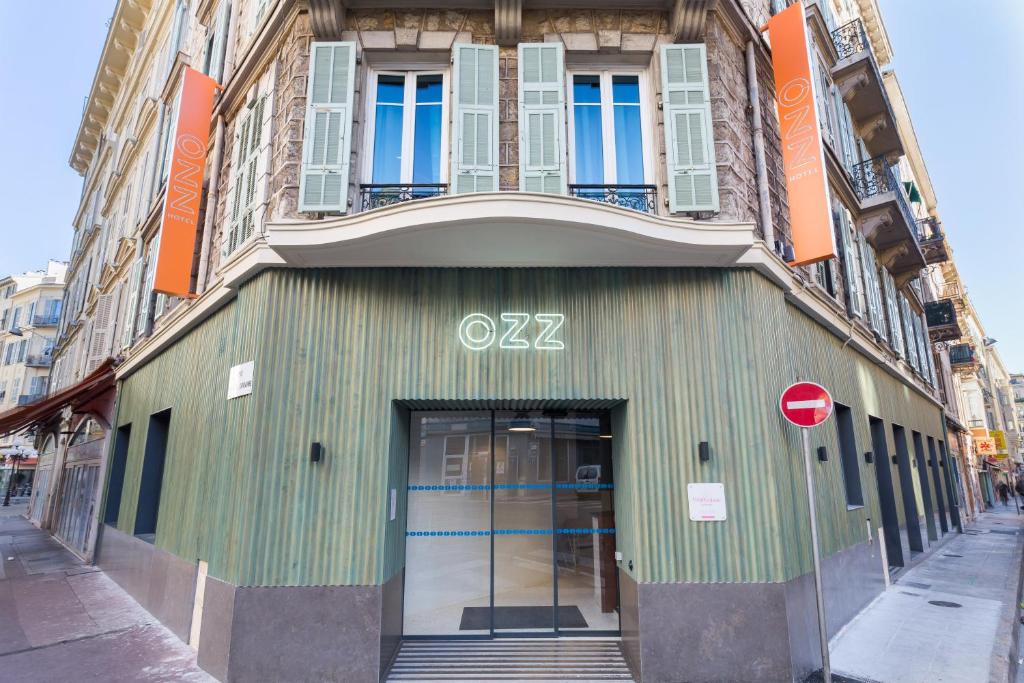 The Hostel Ozz Experience in the Heart of Nice