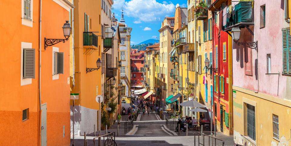 Unwind in Nice: Top Evening Activities Featuring Our Barcrawl