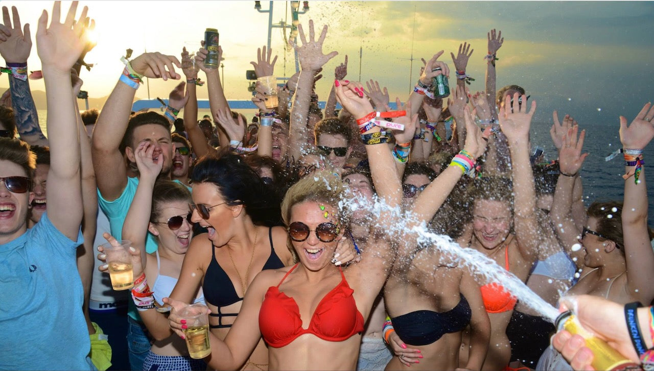 Glamorous nightclub and bar in Nice where celebrities and stars enjoy the French Riviera nightlife
