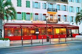 Affordable bar in Cannes with cheap drinks and budget happy hour on the French Riviera