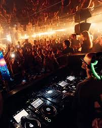 How to Have the Perfect Party with Friends in Cannes