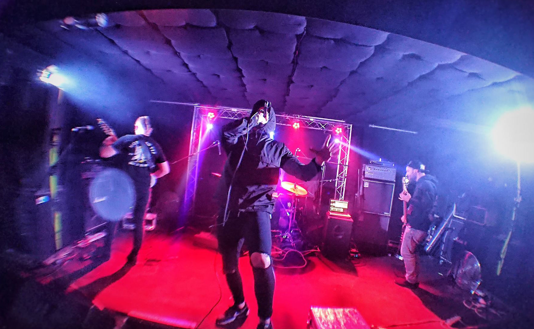 Rock and metal live music venue in Nice with bands and concerts in alternative bars