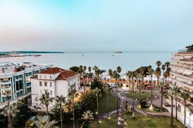 Where to Go Out When You Don’t Know Anyone in Cannes?