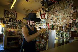 Australian pub in Nice with Aussie vibes, craft beers and lively atmosphere