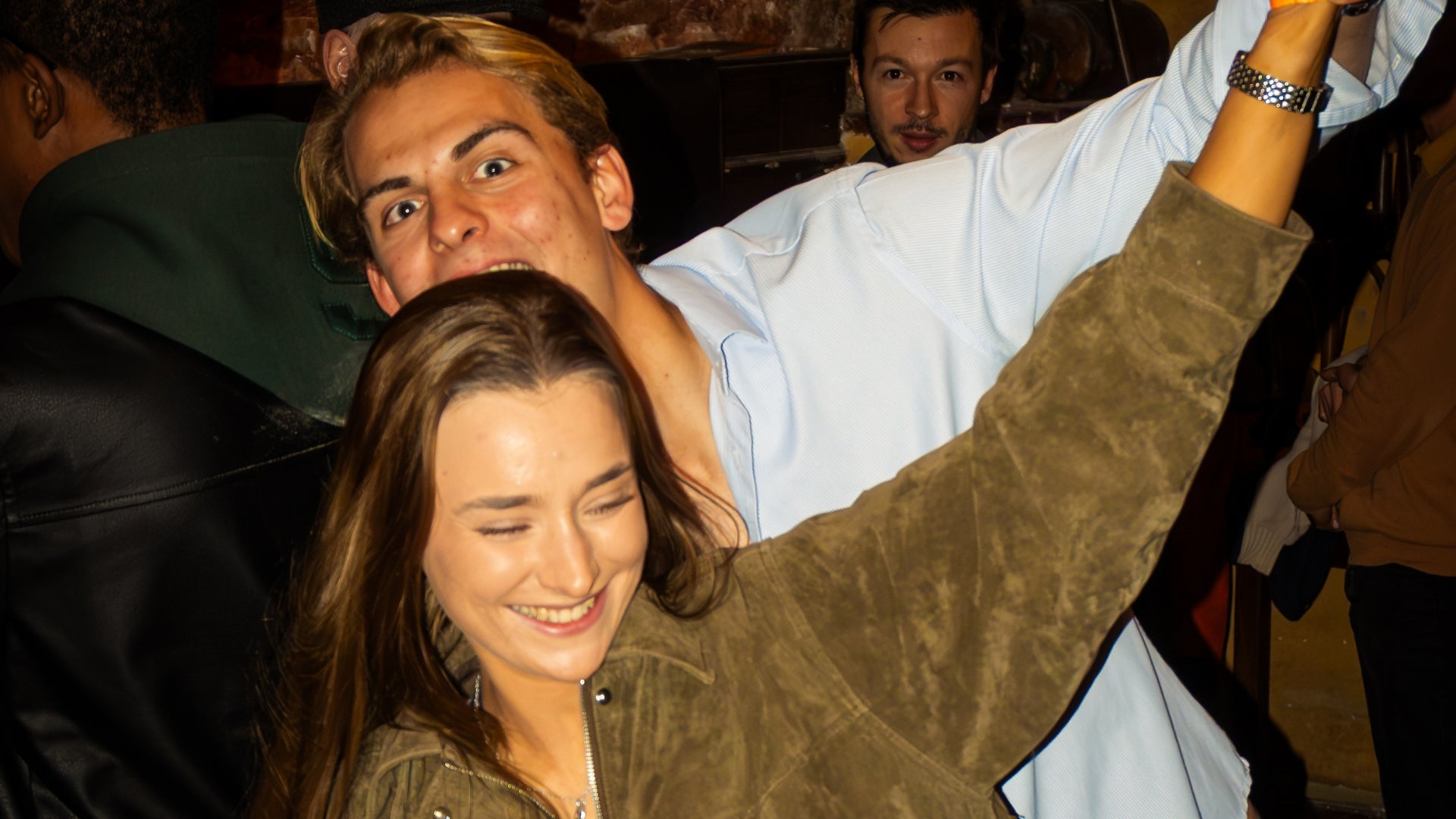 YELLOW PUB CRAWL NICE