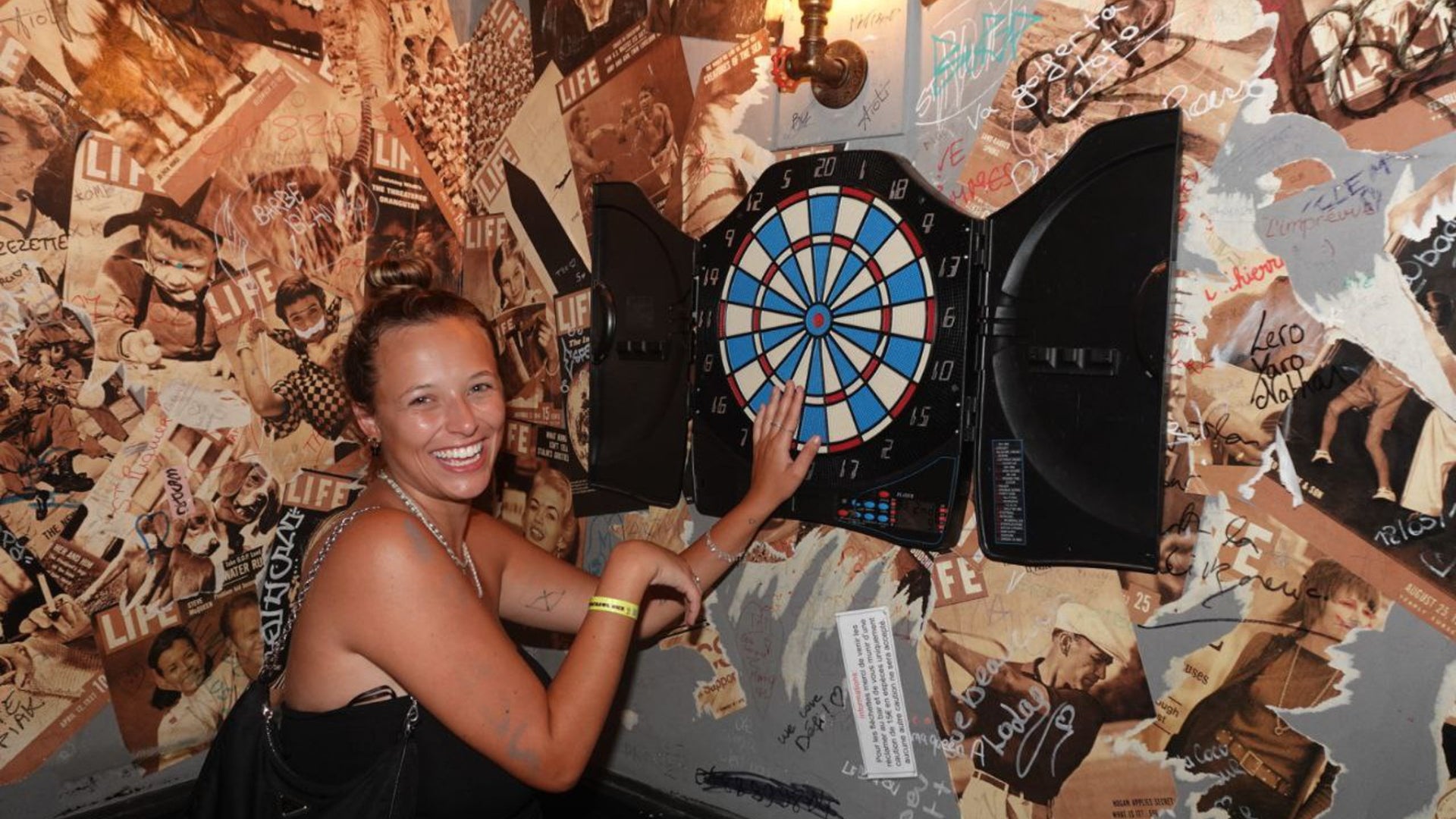 YELLOW PUB CRAWL NICE