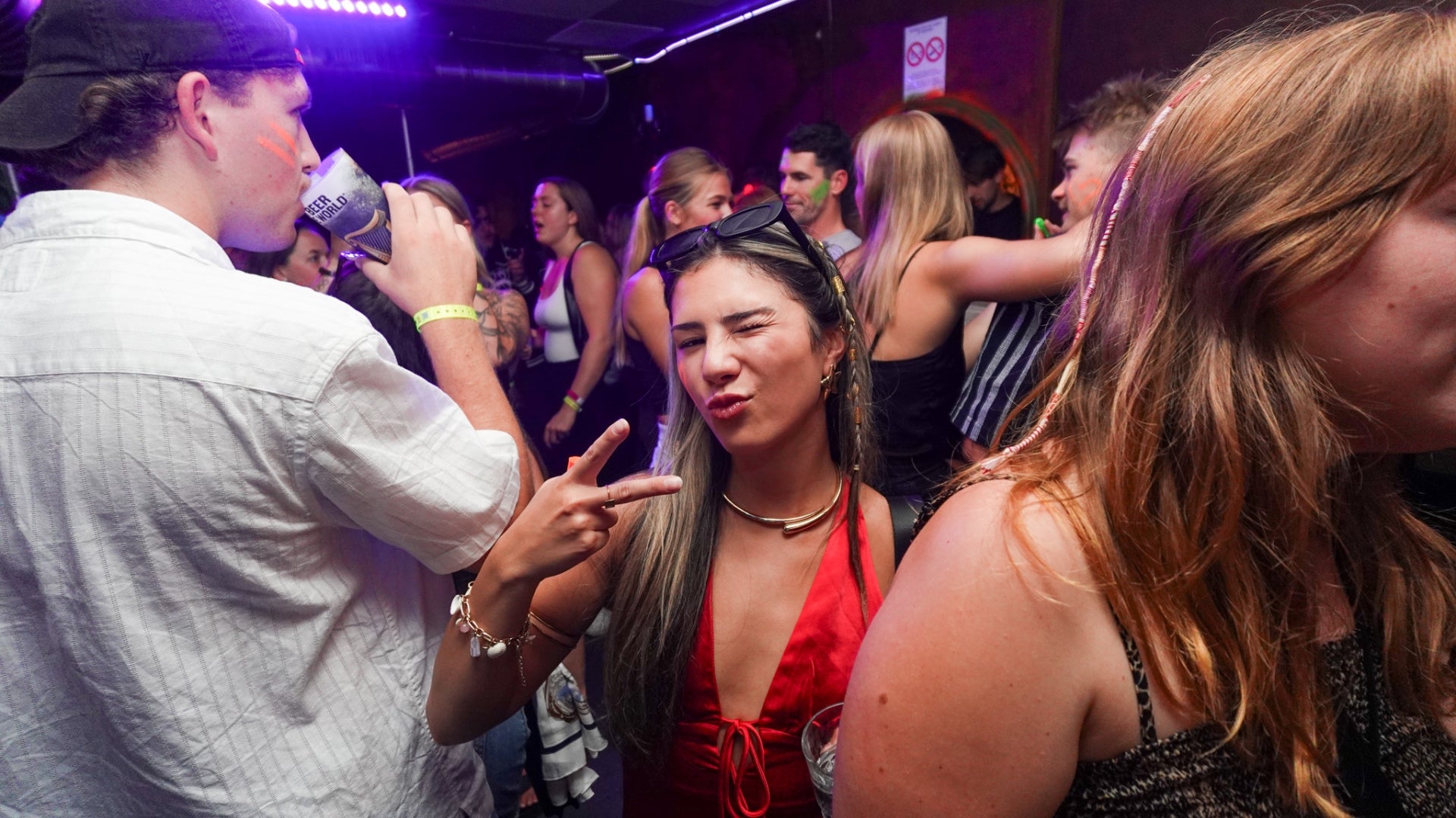 YELLOW PUB CRAWL NICE