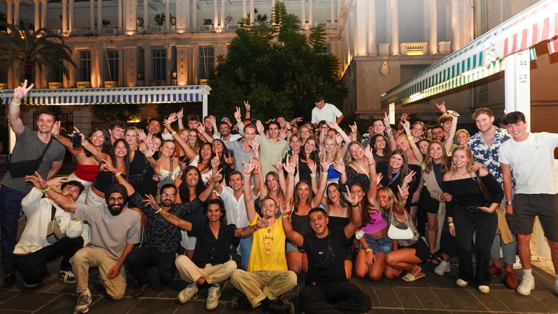 YELLOW PUB CRAWL NICE