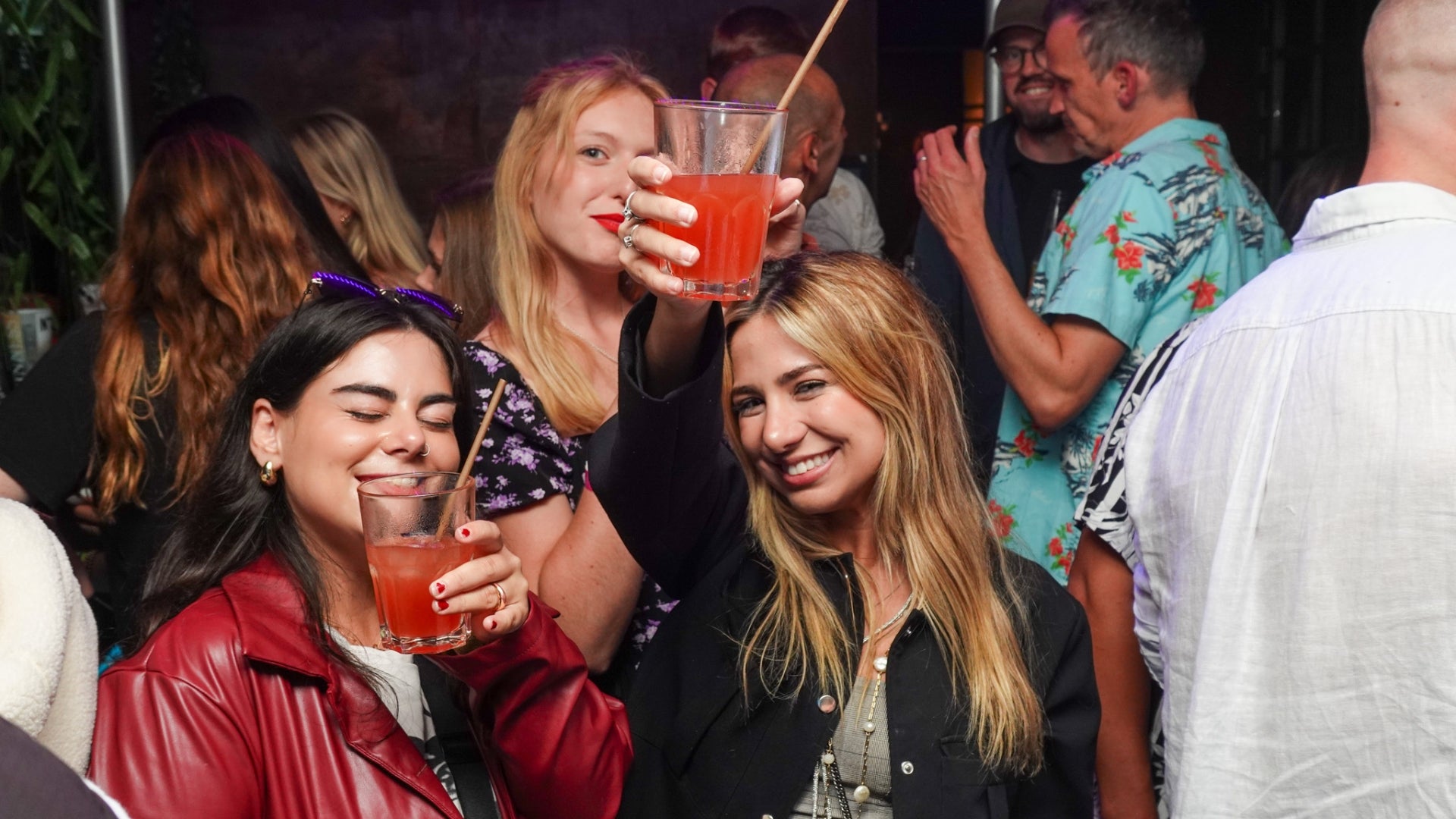 YELLOW PUB CRAWL NICE