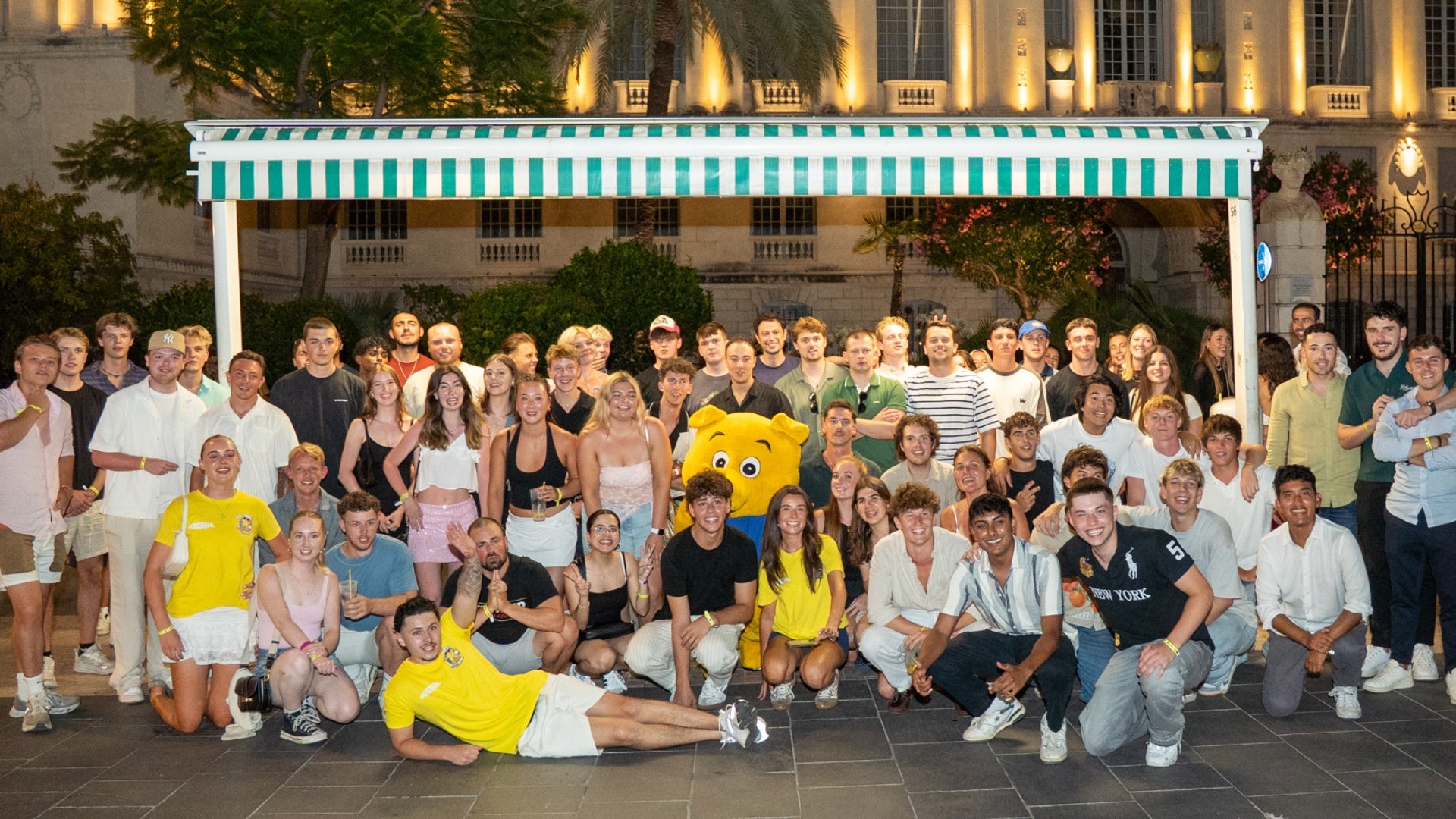 YELLOW PUB CRAWL NICE